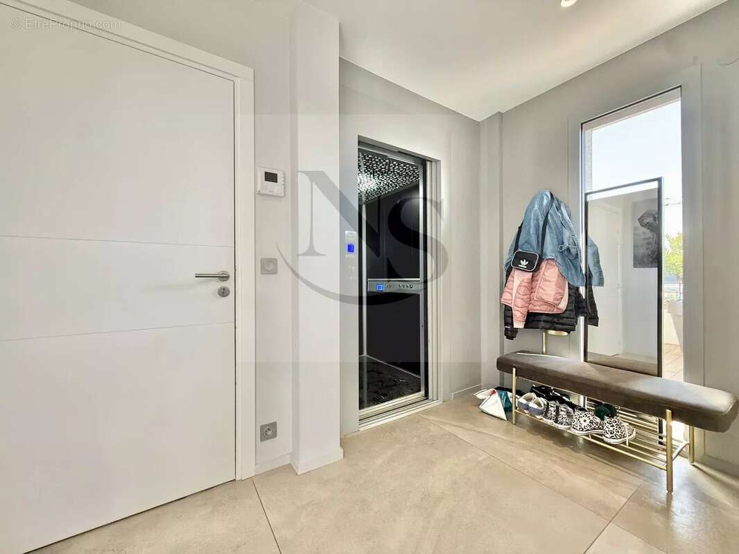 Appartement à EGUILLES