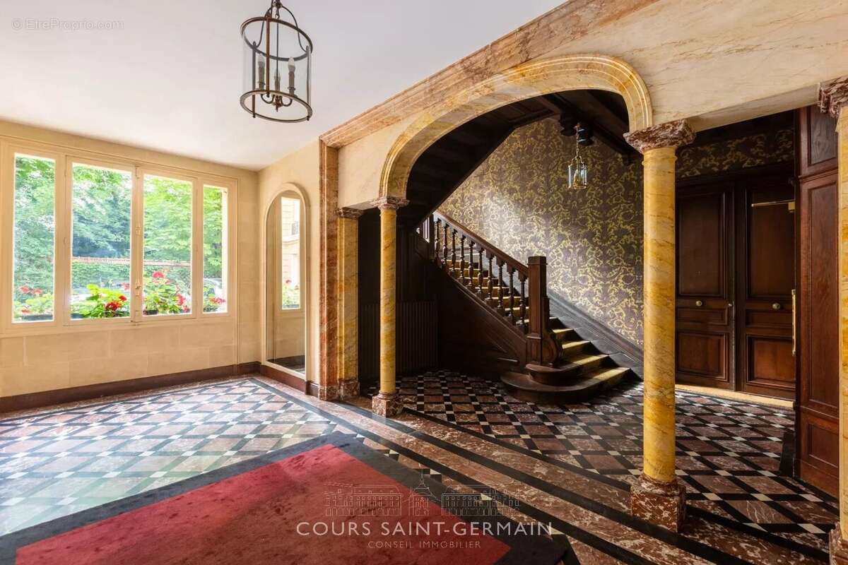 Appartement à PARIS-16E