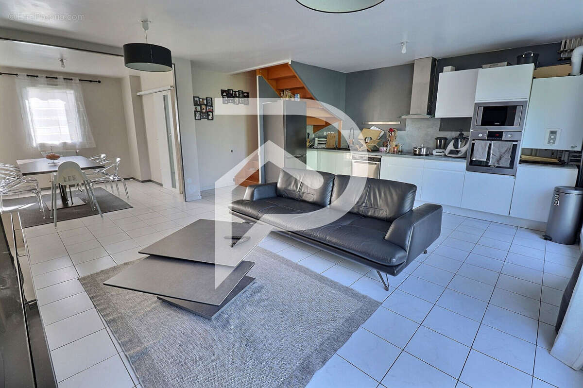 Maison à MERY-SUR-OISE