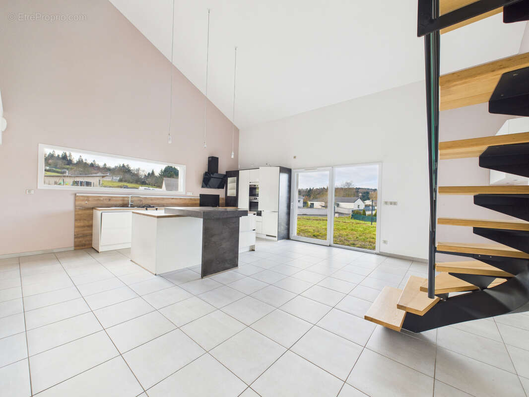 Maison à SAINT-PIERRE-EYNAC