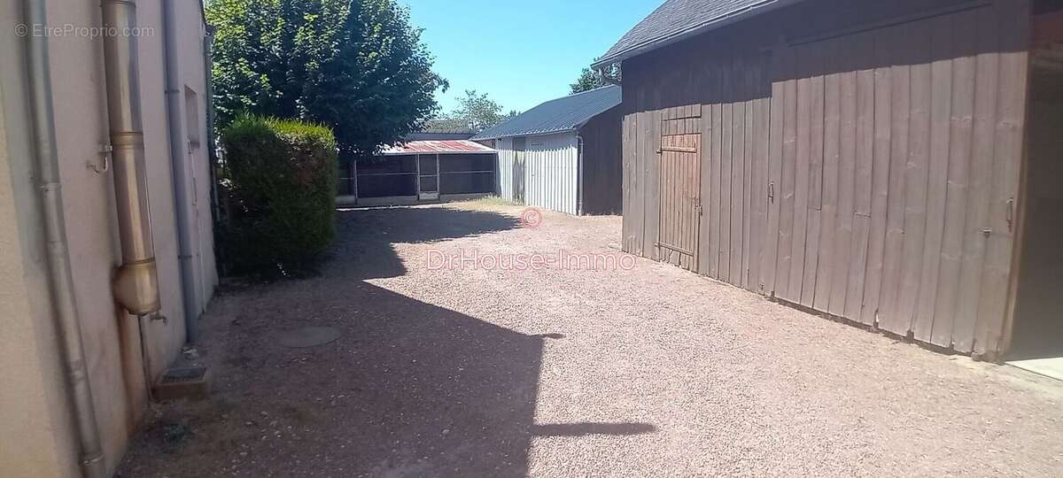 Maison 131 m² à Hommes  - photo 3