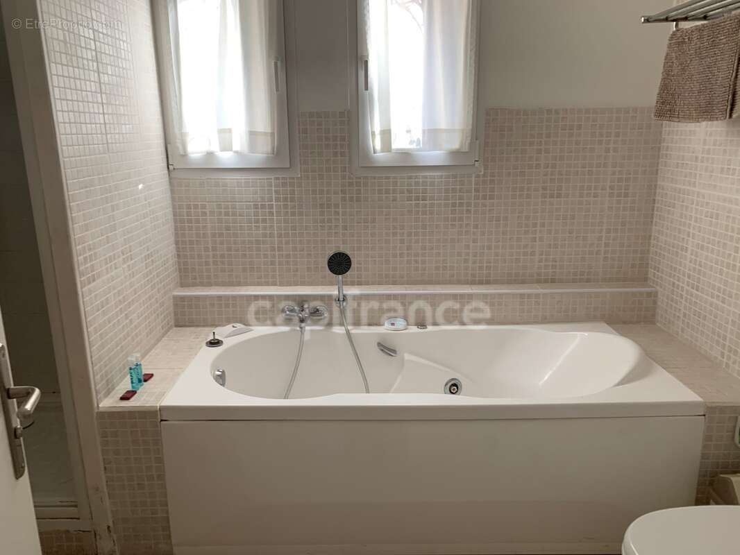 Var(83) Vente-Gassin-Golfe de Saint Tropez-BASTIDE et MAISON sur Terrain 2 117 m², 2 piscines-Bord de mer - photo 17