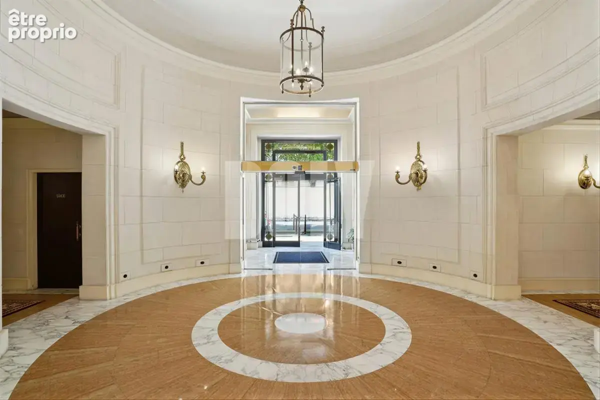 Appartement à PARIS-8E