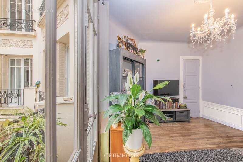 Appartement à PARIS-16E