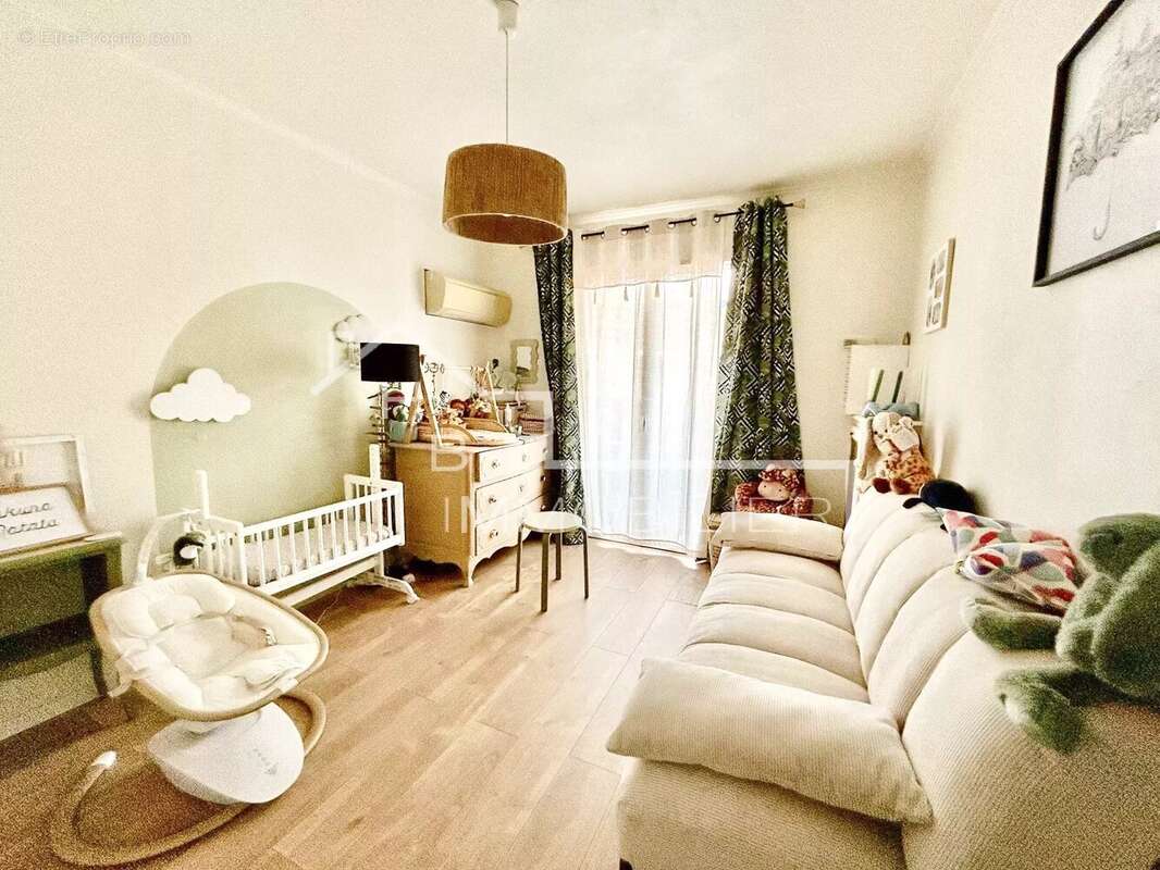 Appartement à VALLAURIS