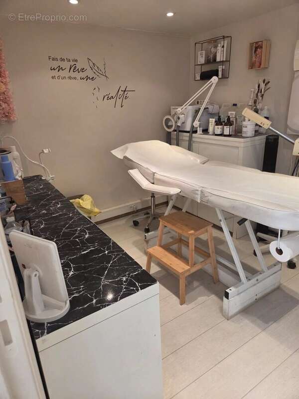 Commerce à SAINT-LAURENT-DU-VAR