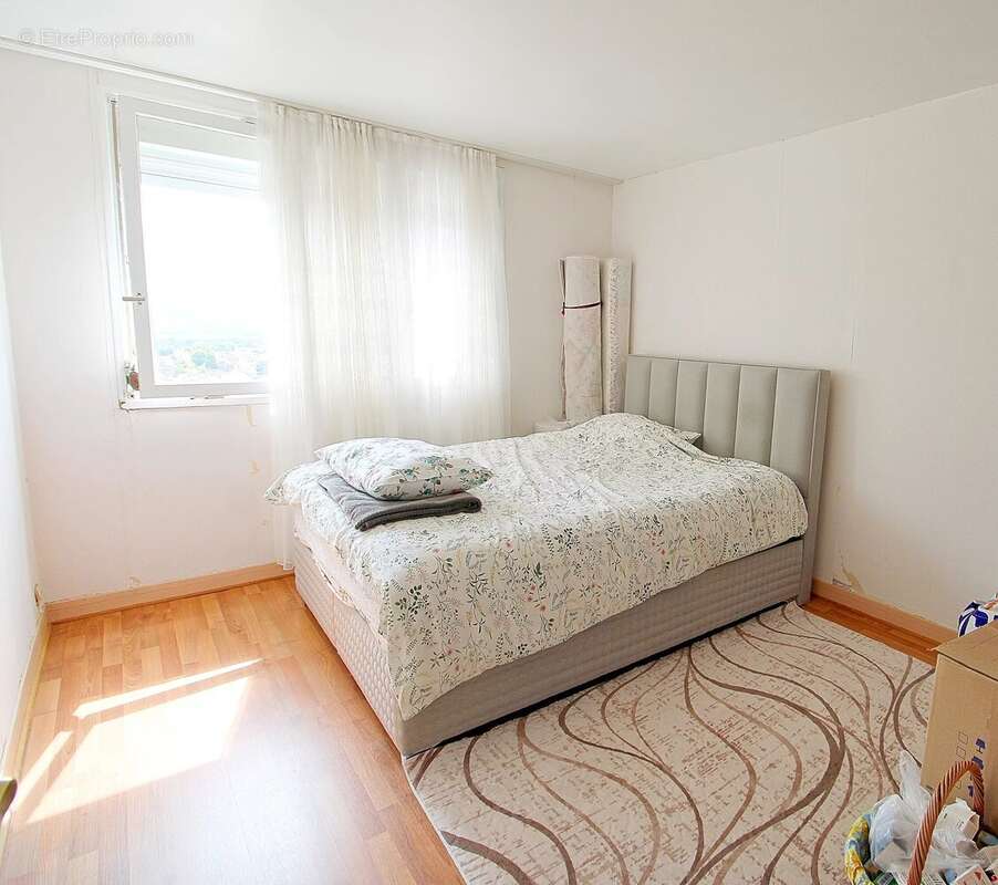 Appartement à SAINT-ETIENNE-DU-ROUVRAY