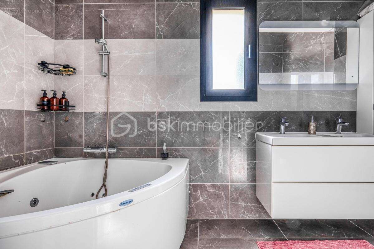 Maison à CLAYE-SOUILLY