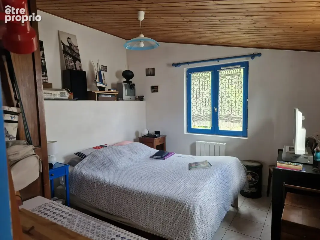 Maison au coeur de Port Joinville avec un joli jardin clos de murs de pierre. - photo 5