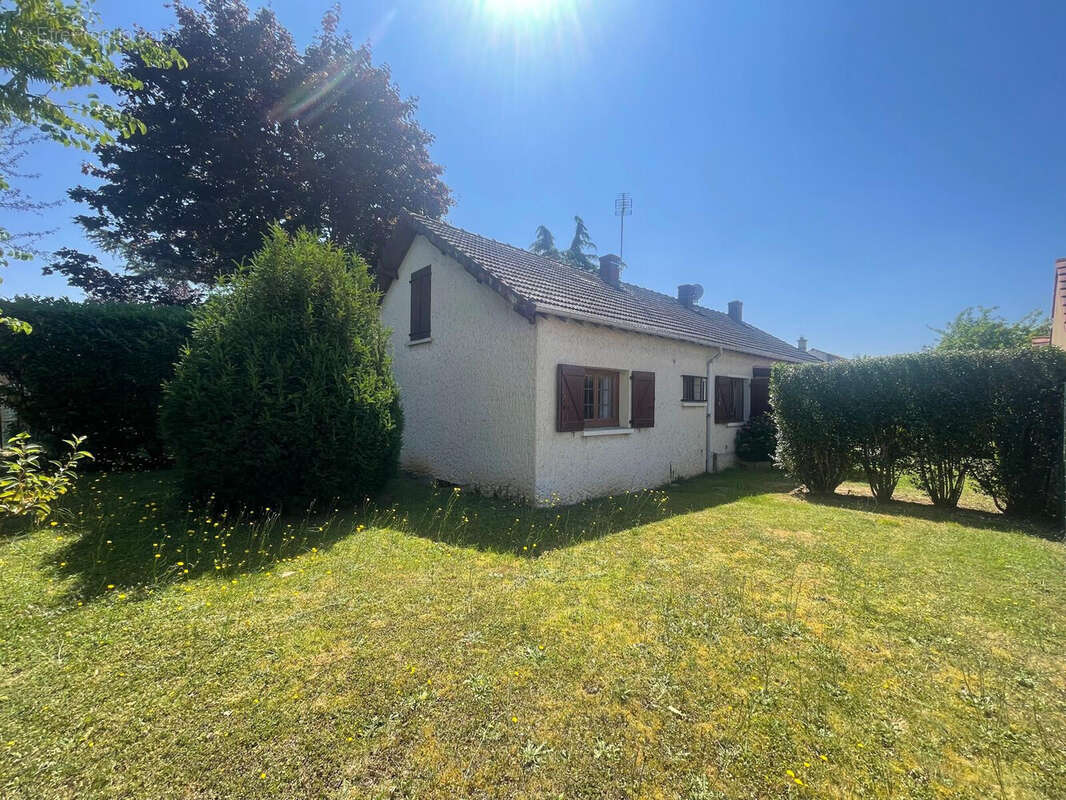 Maison à SAVIGNY-LE-TEMPLE