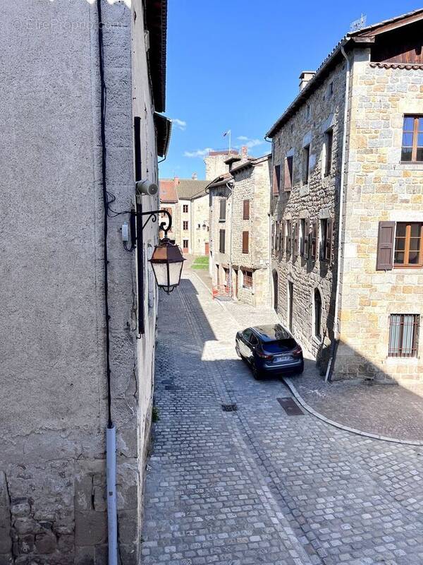 Appartement à LE MALZIEU-VILLE