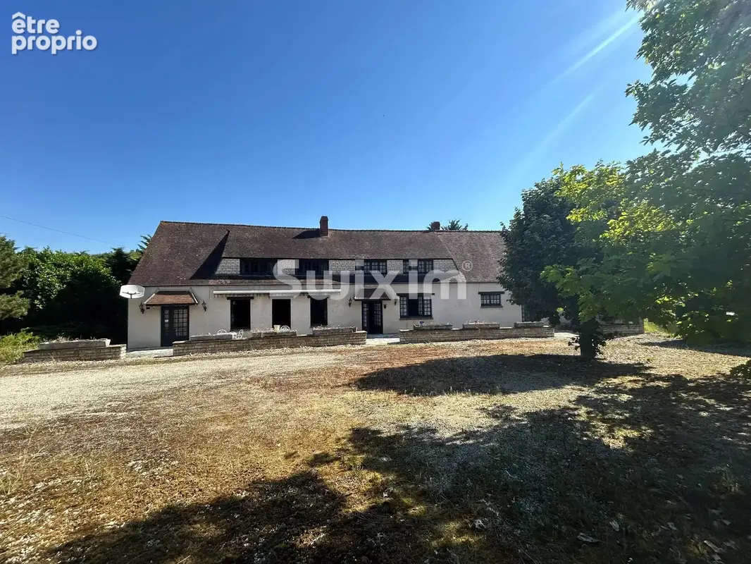 Propriété avec dépendances sur un terrain de 37 500m² - photo 1