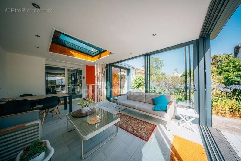 Maison à vendre 6 pièces LA ROCHELLE (17) - photo 3
