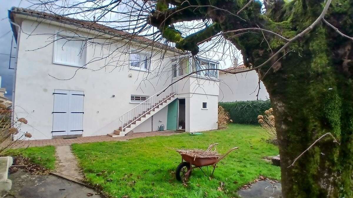 Maison à CHASSENEUIL-SUR-BONNIEURE