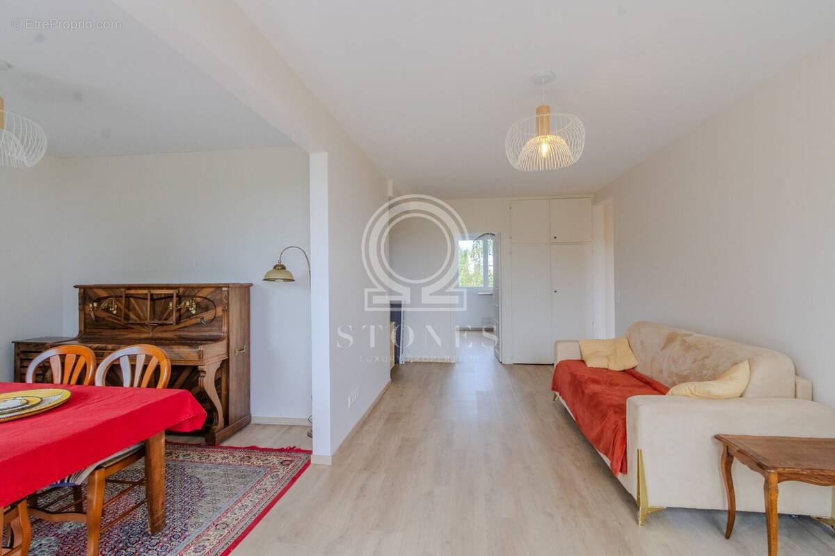 Appartement à FONTENAY-LE-FLEURY