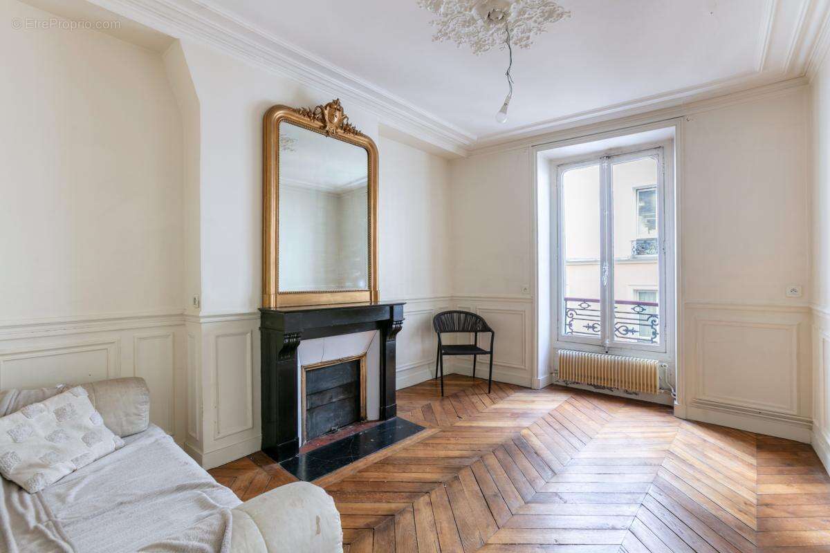 Paris 18e   Petite Carrière  Duplex à créer  6 pièces 4 ch - photo 3