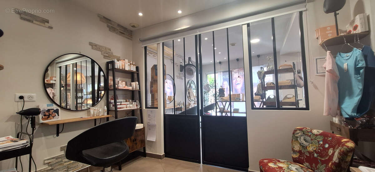 Commerce à THORIGNY-SUR-OREUSE