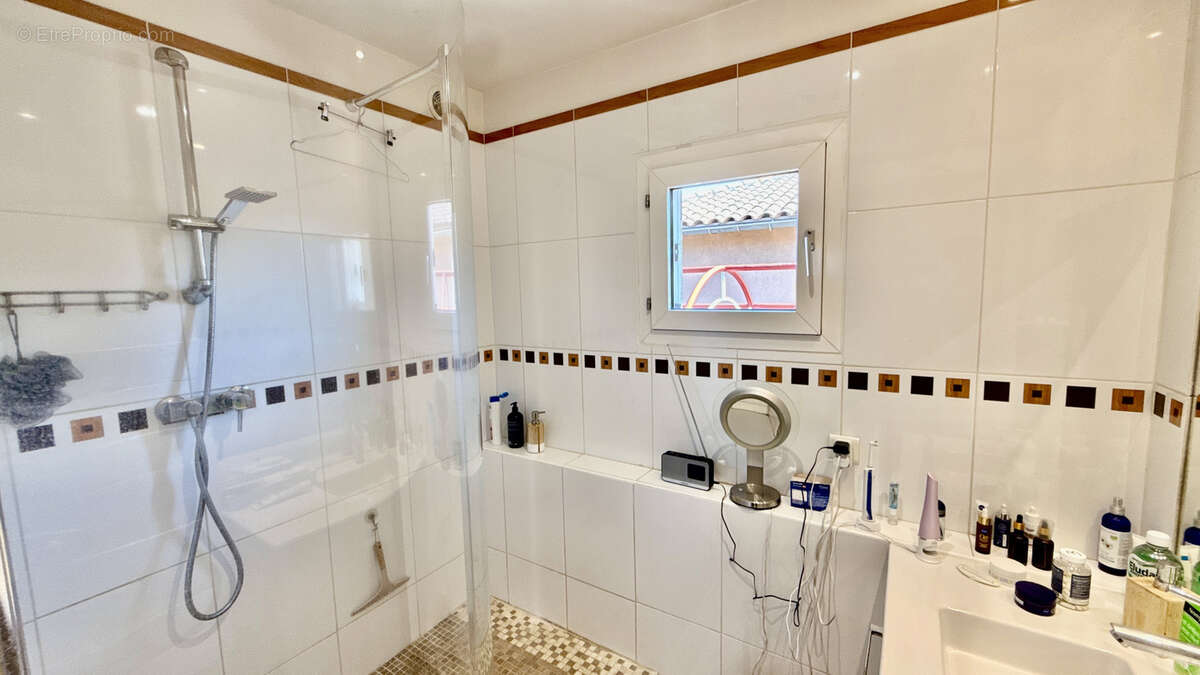 Appartement à VILLENEUVE-LES-AVIGNON