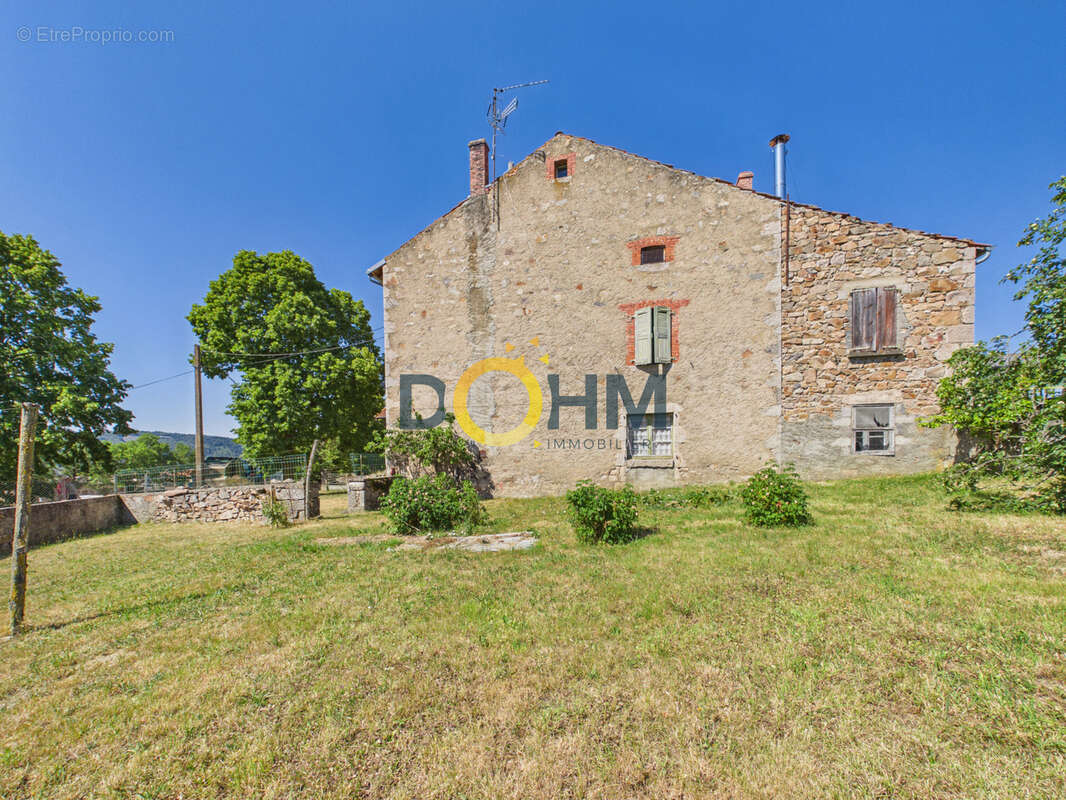 Ancien corps de ferme  sur 4000 m2 de terrain avec dependances attenantes et un hangar - photo 8