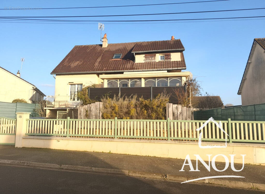 Maison à SAINT-DENIS-LES-PONTS