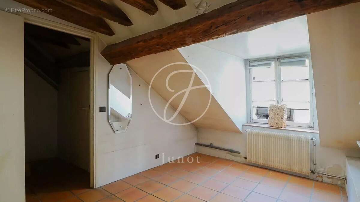 Appartement à PARIS-3E