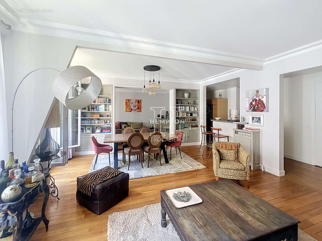Appartement à PARIS-16E