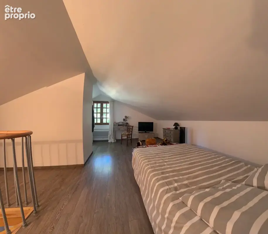 Maison des années 30 à fort potentiel d'agrandissement - Nans-les-Pins - photo 18