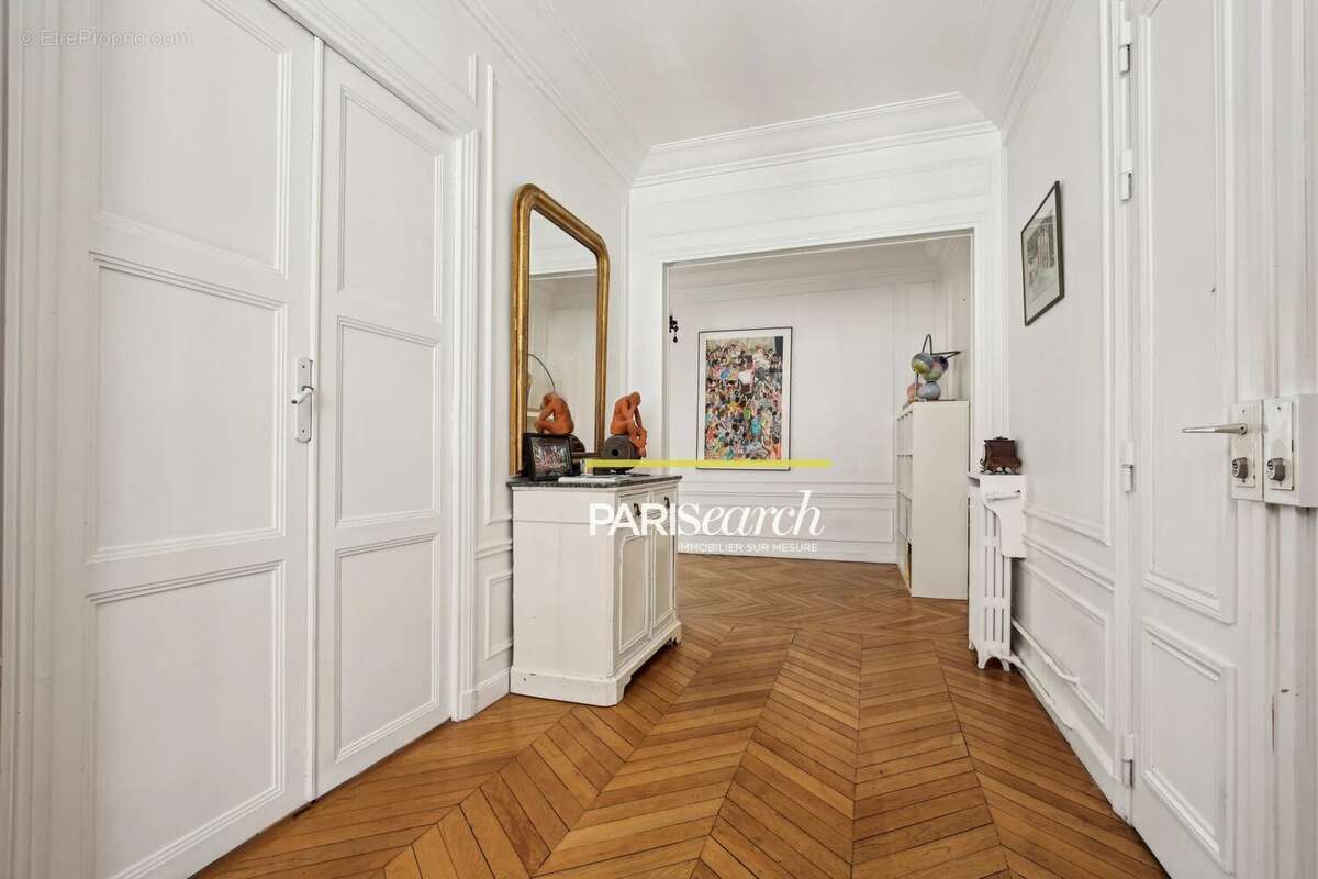 Appartement à PARIS-16E