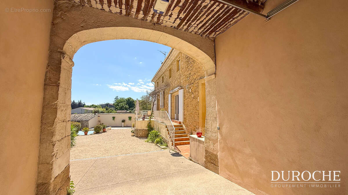 Maison à MORNAS