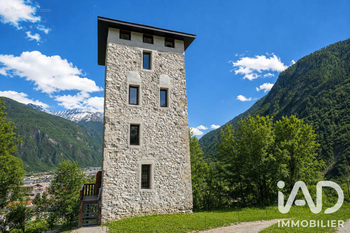 Maison 140 m² à Saint-Jean-De-Maurienne  - photo 2