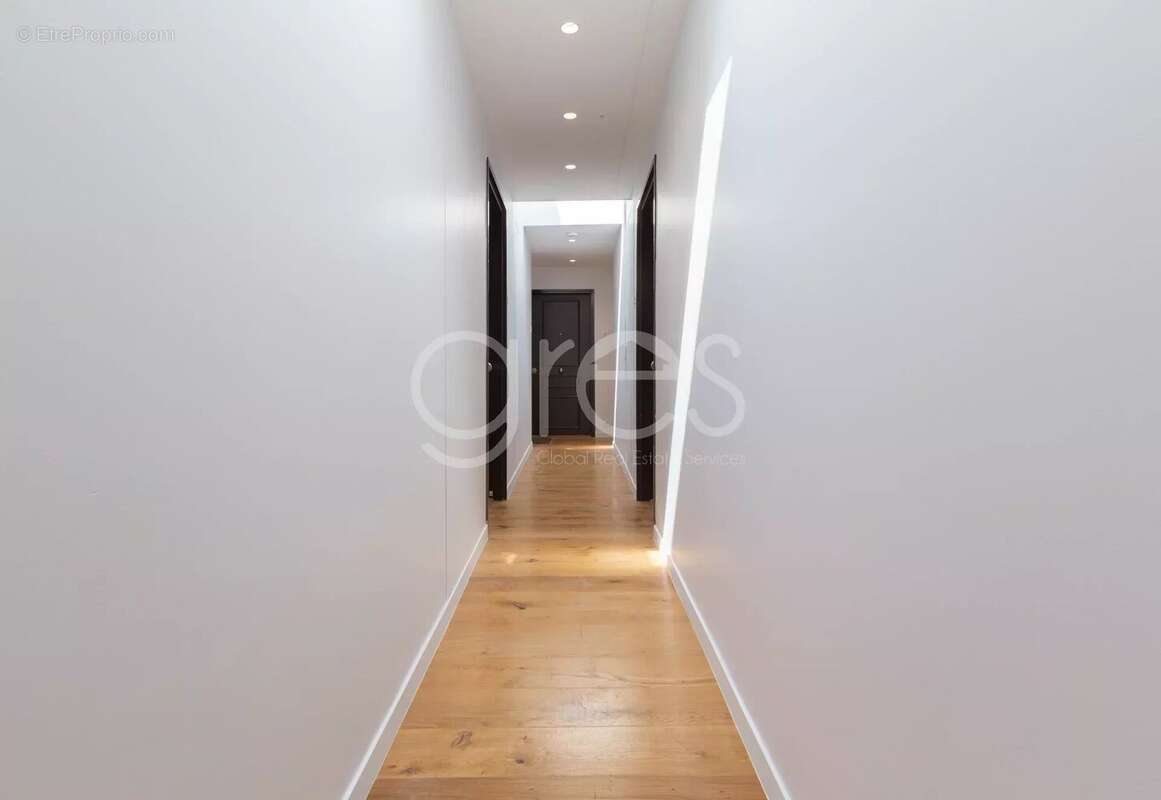 75008 paris triangle d’or / marbeuf. vente studio investissement. - photo 12
