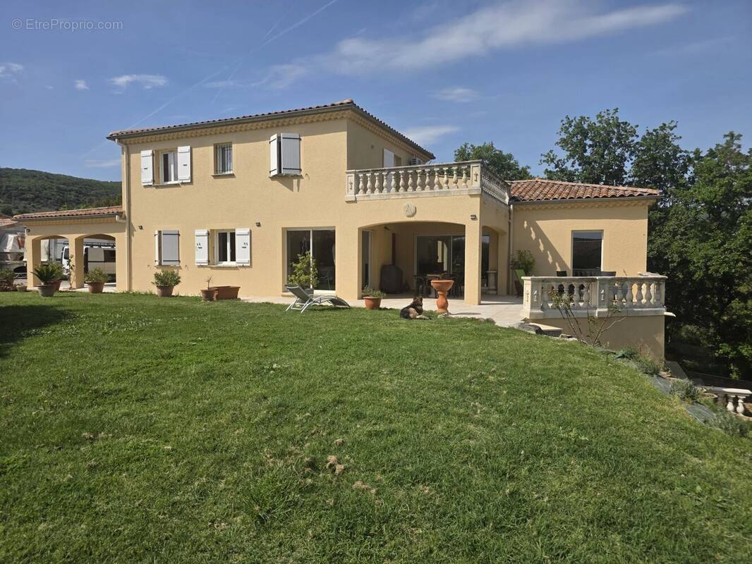 Maison à MEYSSE