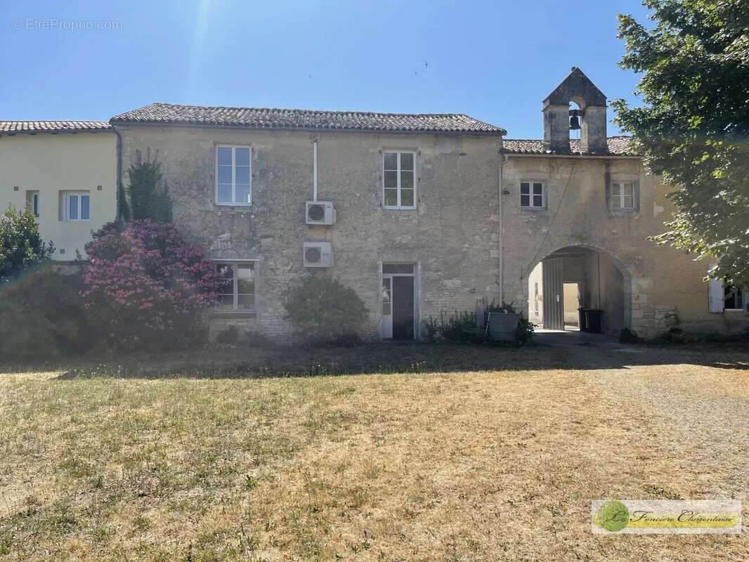 Appartement à AIGRE