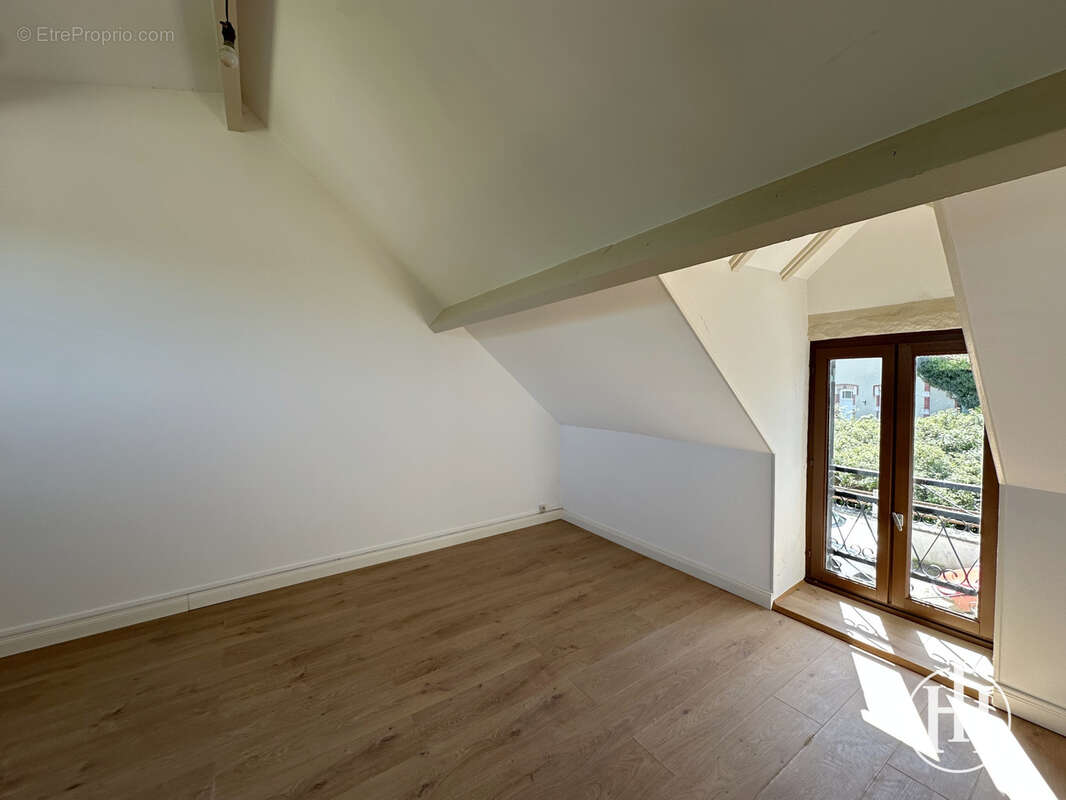 Maison à BESSAIS-LE-FROMENTAL