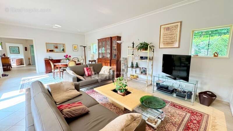 Maison à LA CELLE-SAINT-CLOUD