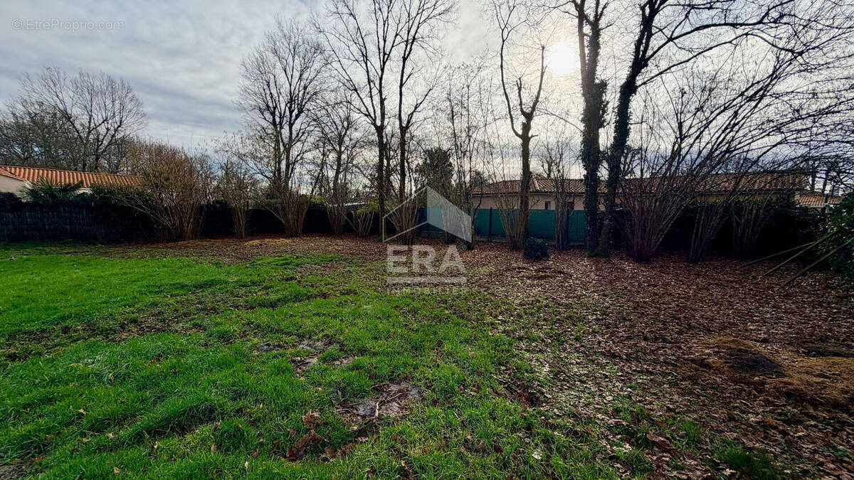 Terrain à MARTIGNAS-SUR-JALLE