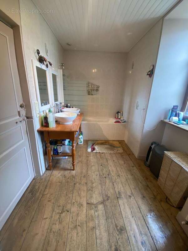 Maison 240 m² à Saint-Amandin  - photo 8