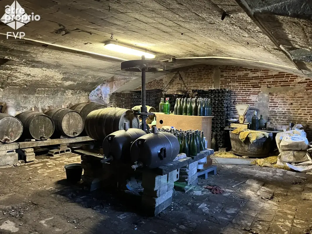 À Vendre aile d'un château chargé d’histoire actuellement exploité en gite   76540 Valmont - photo 21