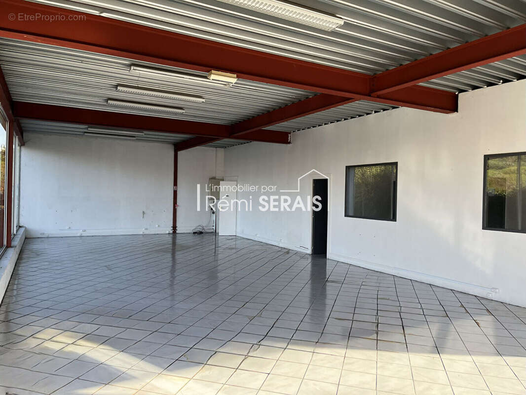 Commerce à CONDE-SUR-NOIREAU