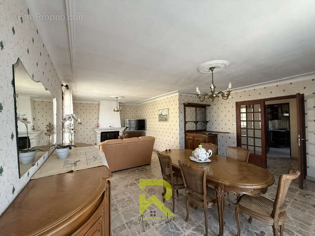 Votre mission, si vous l'acceptez : repeindre les murs et remplir 110 m2 de garage !' - photo 2