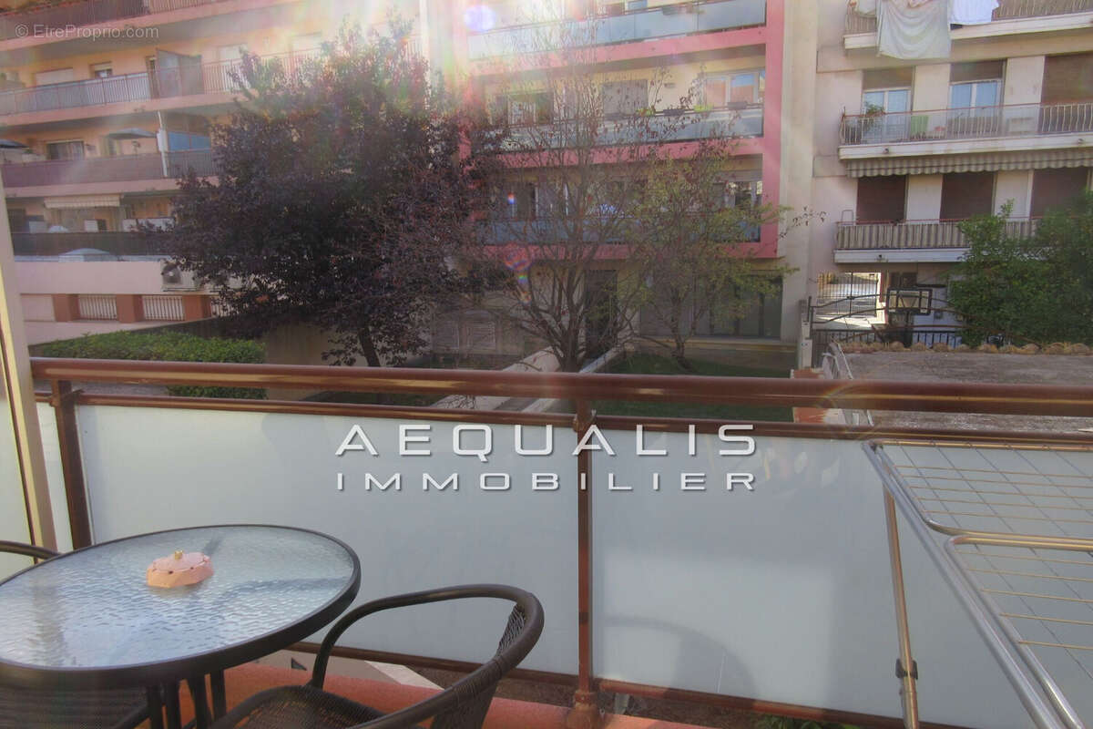 Appartement à SAINT-LAURENT-DU-VAR