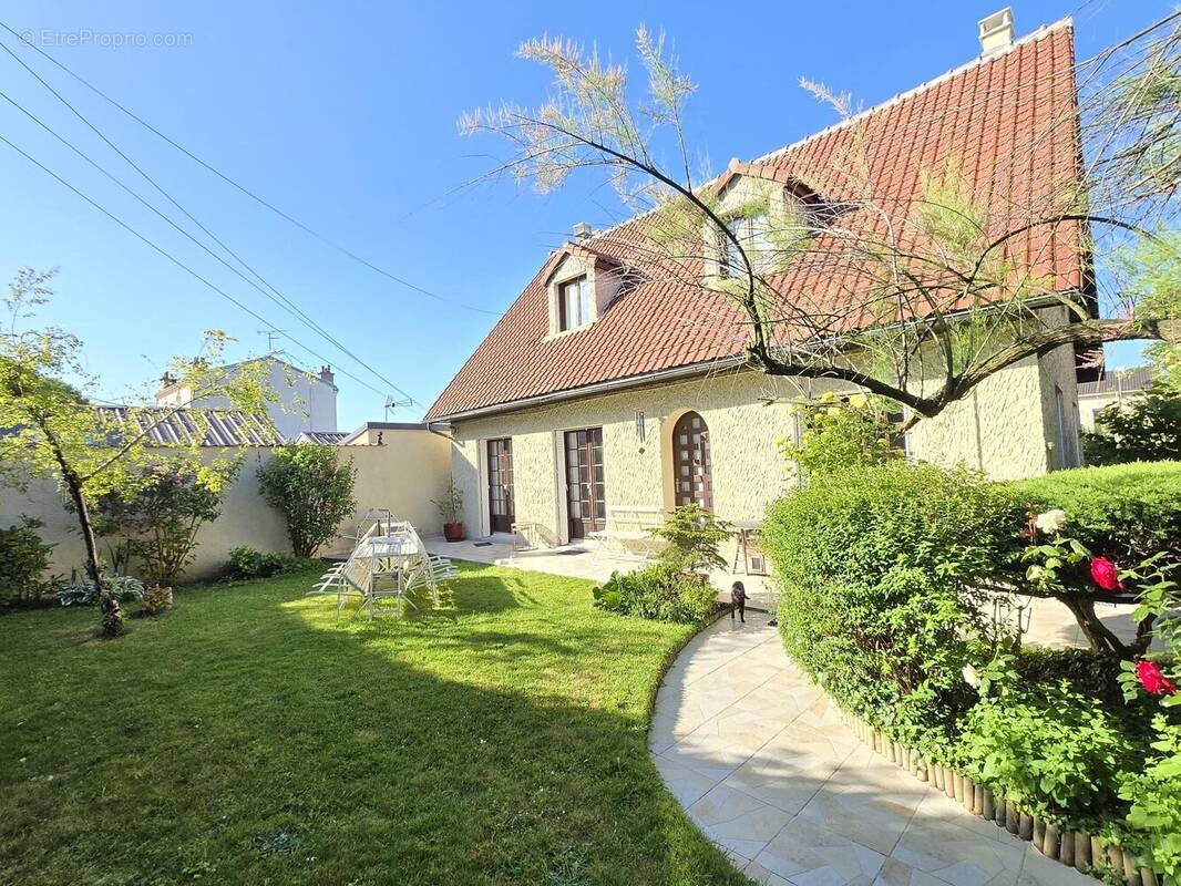 Maison à LES LILAS
