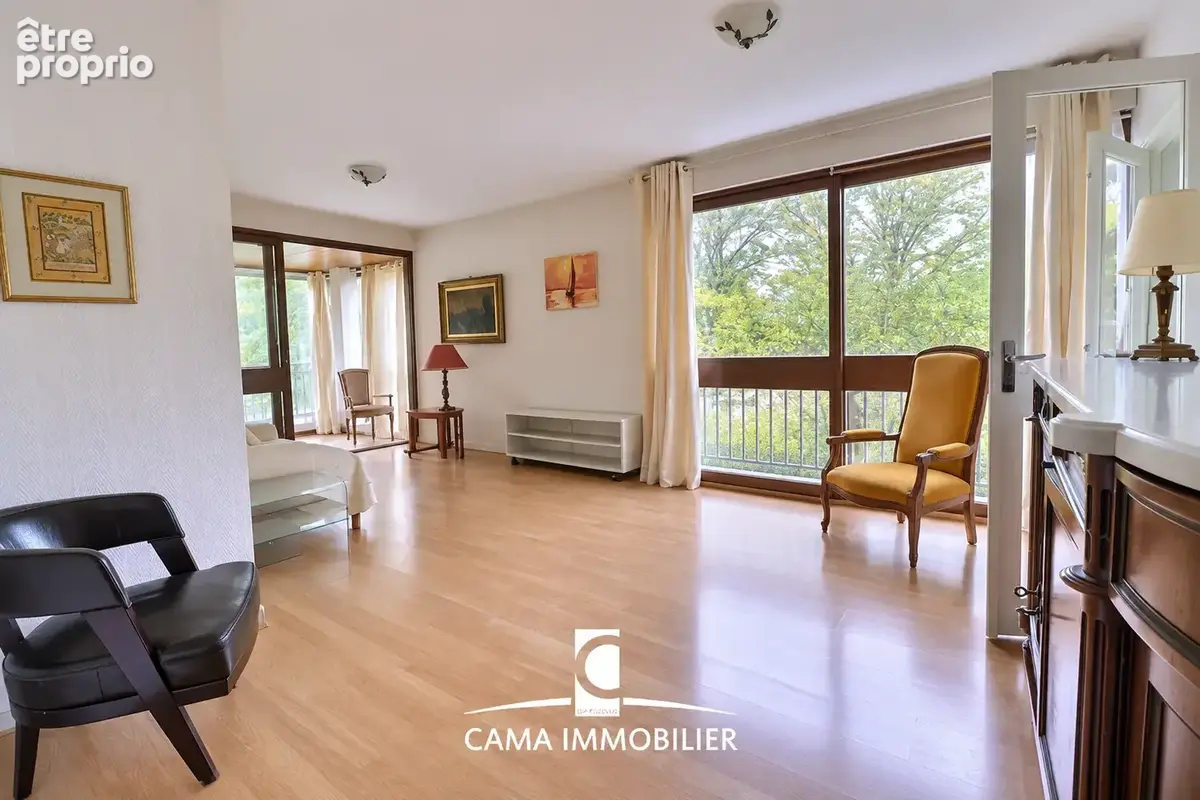 Appartement à FONTENAY-LE-FLEURY