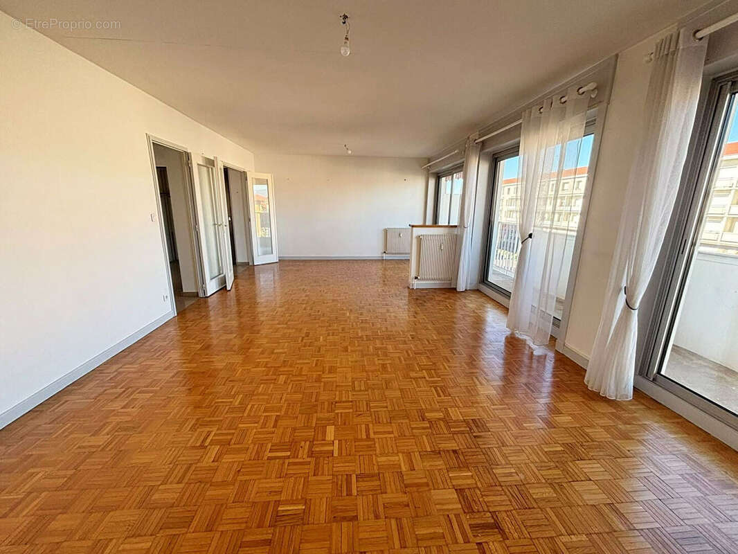 Appartement t4 91 m² le coteau - photo 4