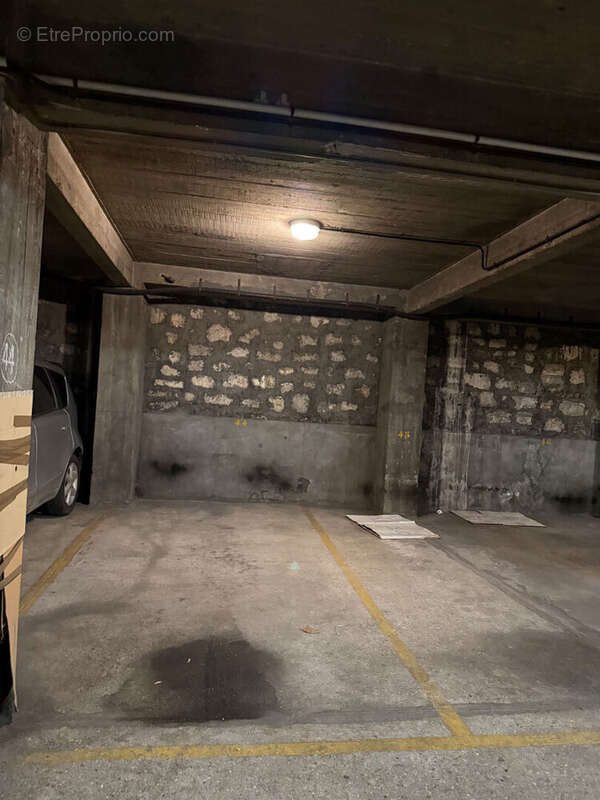 Parking à PARIS-14E