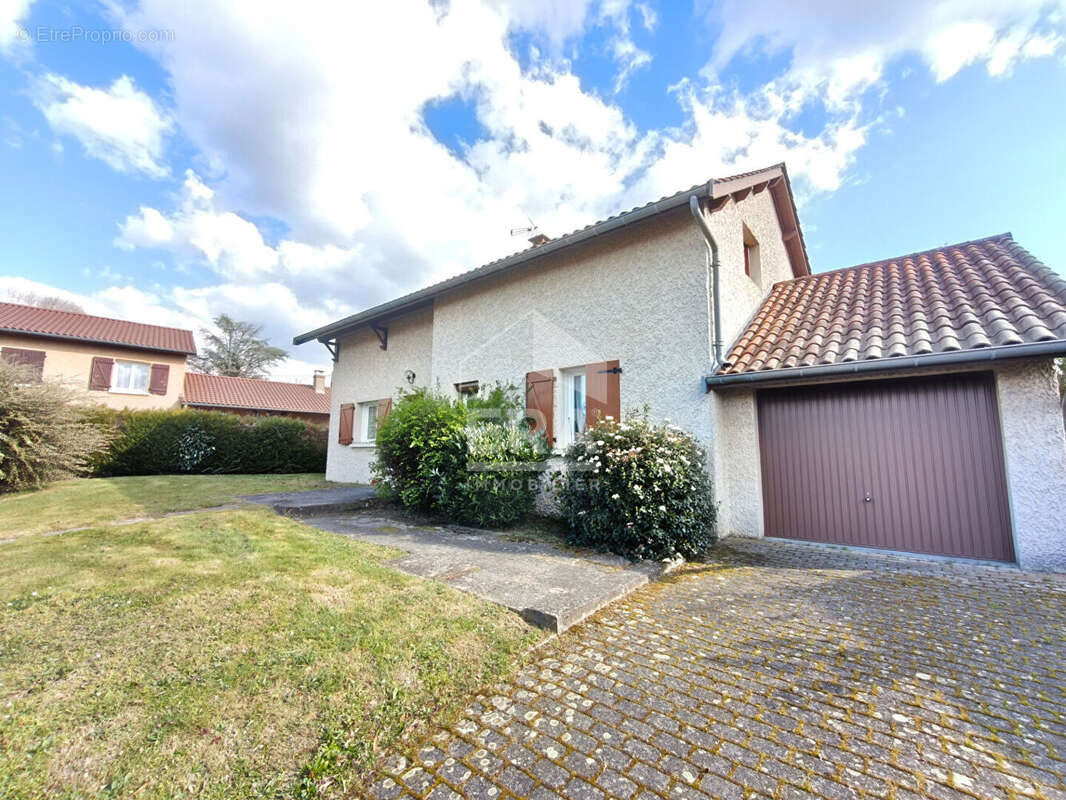 Maison à SAINT-DENIS-LES-BOURG