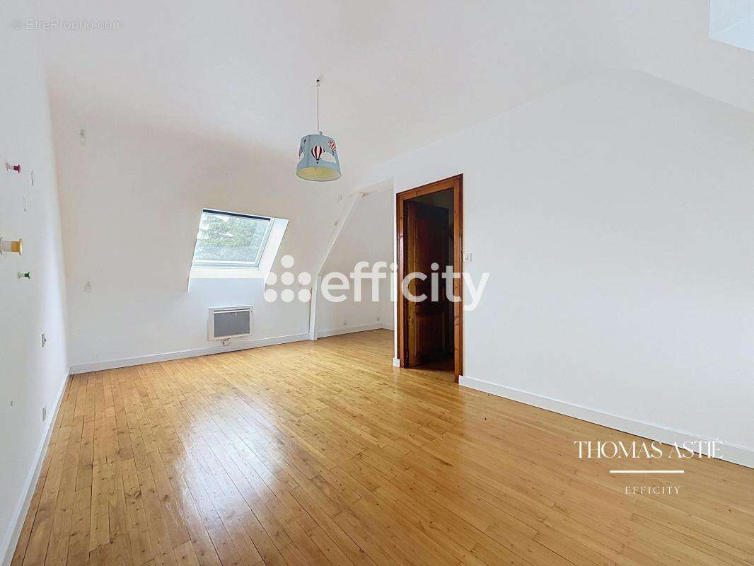 Maison 162 m² à Varrains  - photo 11