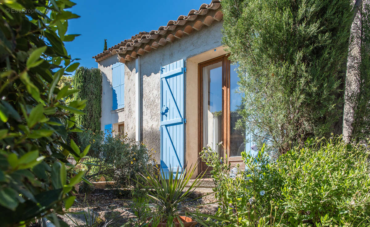 Villa vue sud - 630 m2 de jardin avec piscine - garage - photo 15