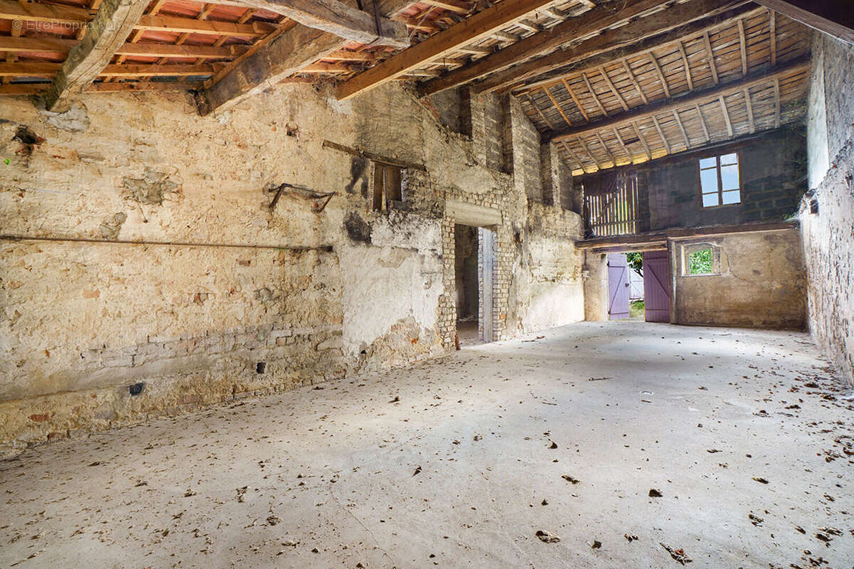 Grange aménageable 156m² - Pont-de-Veyle centre village - photo 2