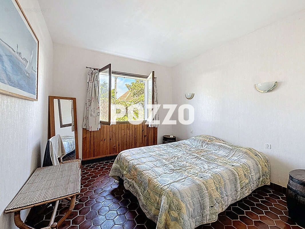 Maison F8 (210m²) en vente à JULLOUVILLE  à 30 m de la mer - photo 10